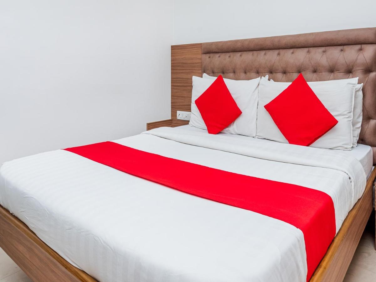 Hotel Balwas Surat Exterior photo